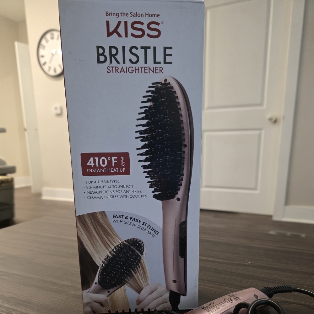KISS Bristle Hair Straightener - Pink